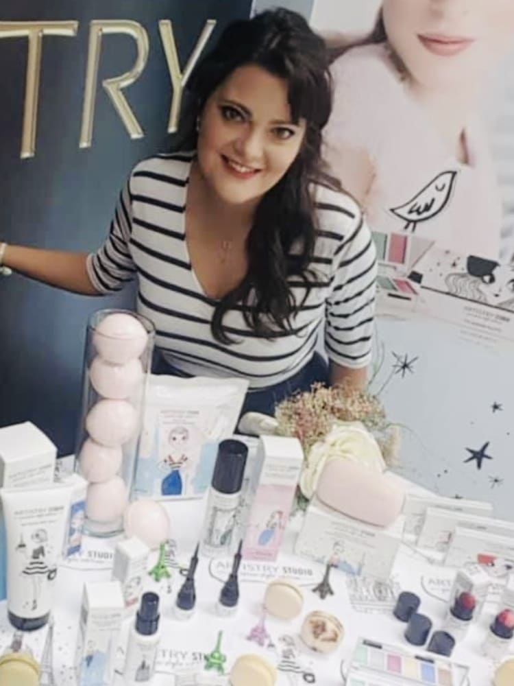 Kosmetické školení a nové profesionální produkty pro vizážistiku